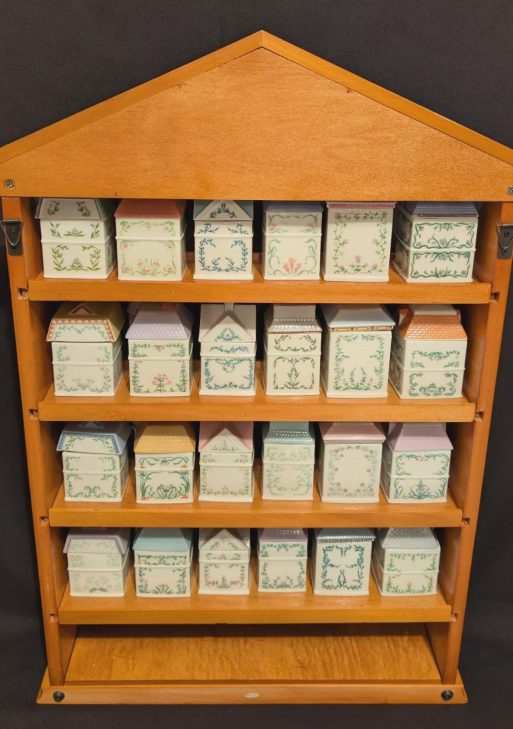 1989 LENOX Spice Village Porcelain Complete Set (24) Wooden Display Rack "NICE"