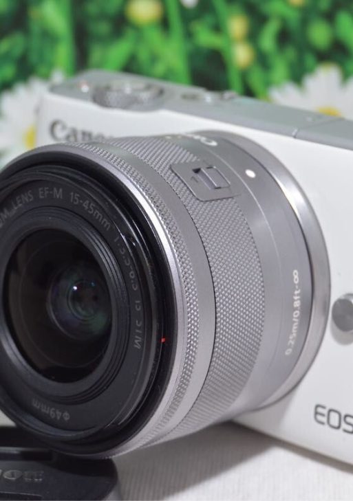 Canon EOS M10 Mirrorless Digital Camera 18 megapixels with EF-M 15-45mm Lens